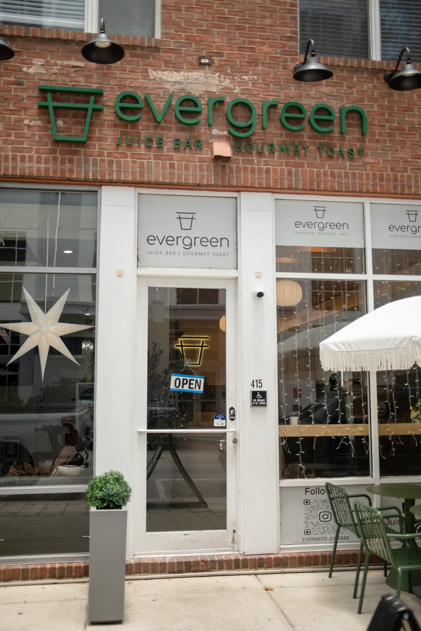Neighborhood shopfront in Orlando