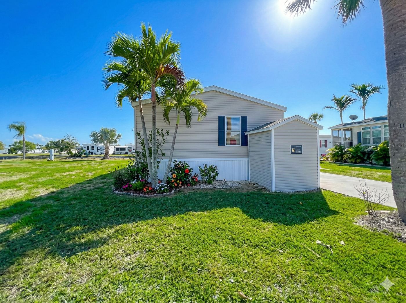 Exterior and palms at The Chippewa