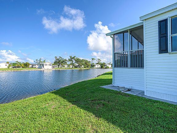 Exterior and lake at The Umatilla